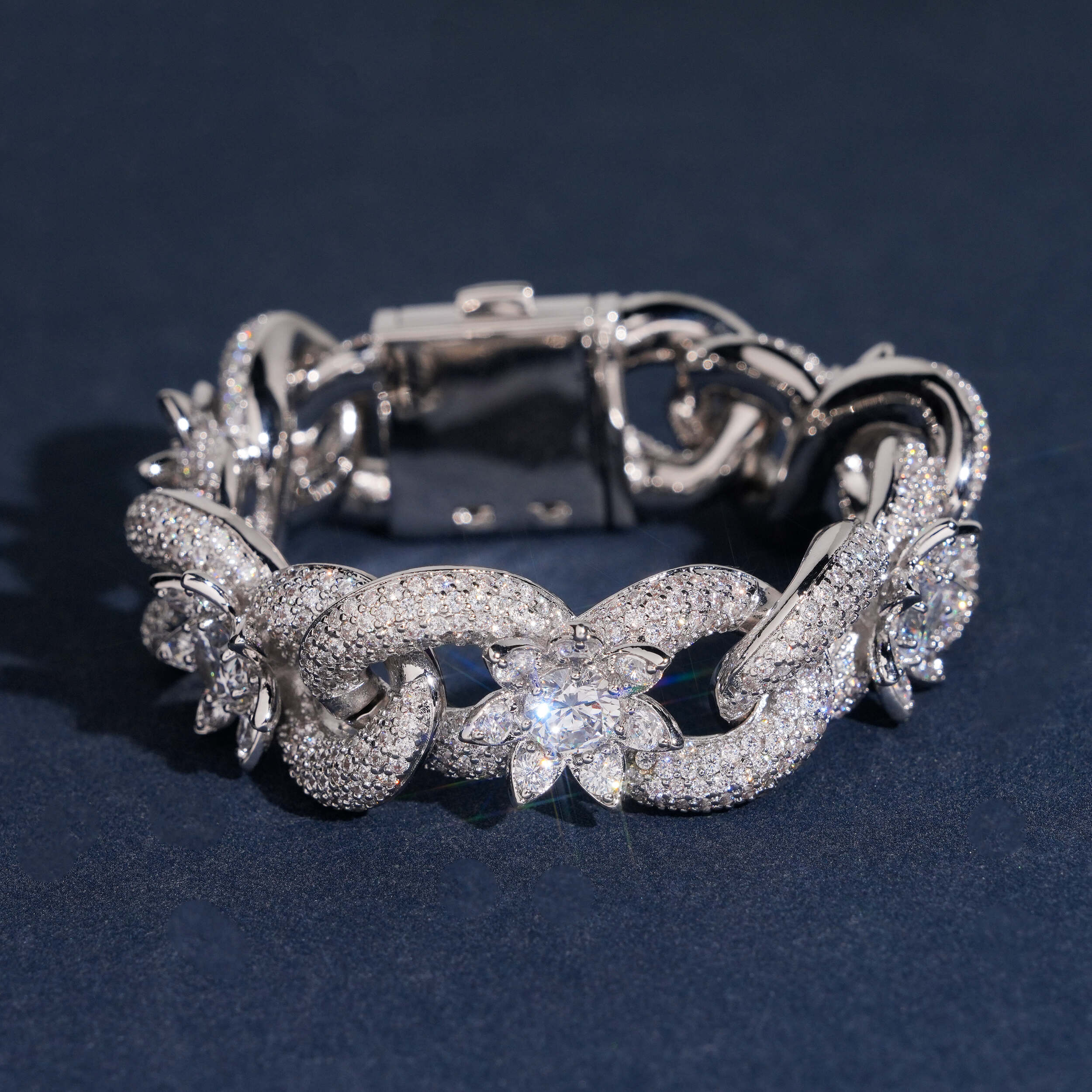 Iced Out 18MM Flower Infinity Link Bracelet For Men