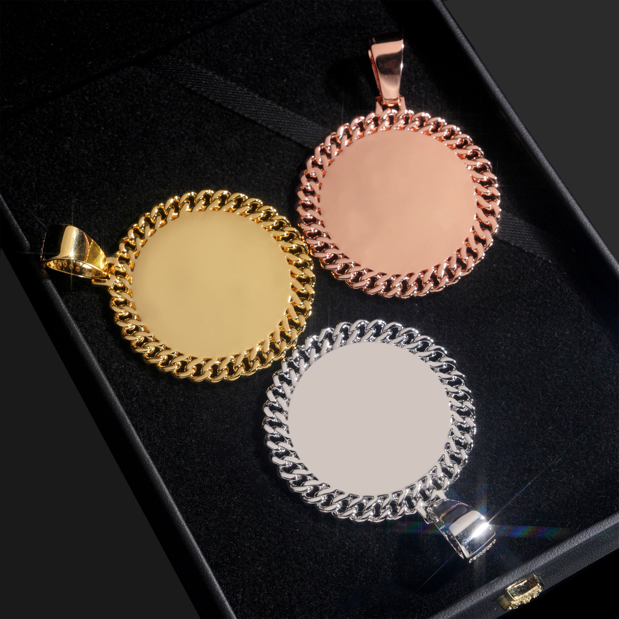 Cuban Frame Circle Photo Memory Pendant